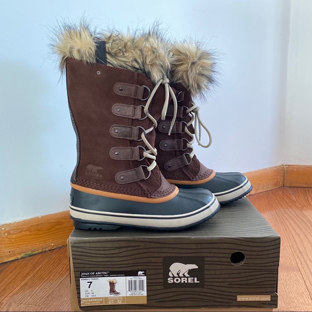 NWT, Sorel Joan of Arctic, size 7